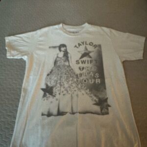 Taylor Swift Eras Tour T-shirt size Medium